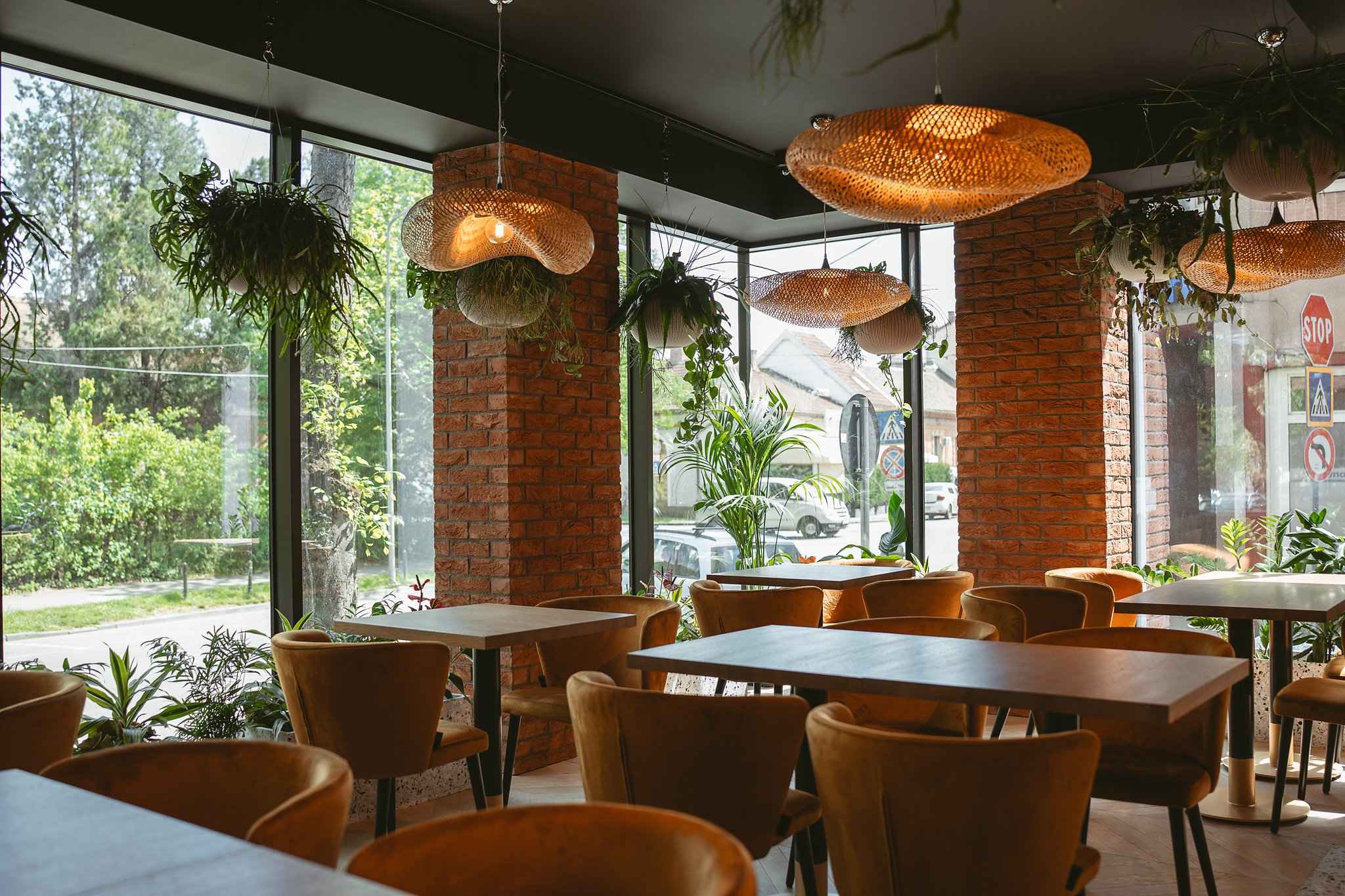 Design interior Bricks - A Culinary Oasis in the Heart of the City Oradea România Davidsign - 1