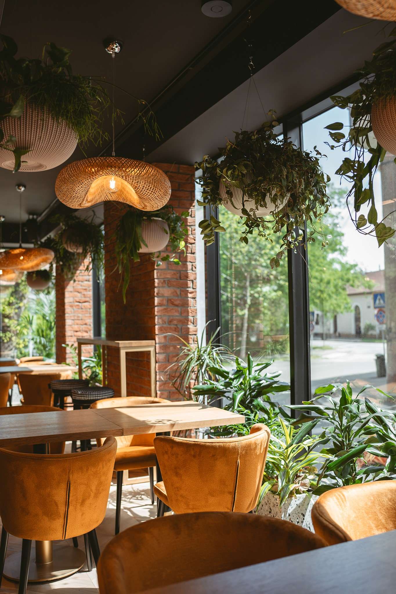 Design interior Bricks - A Culinary Oasis in the Heart of the City Oradea România Davidsign - 2