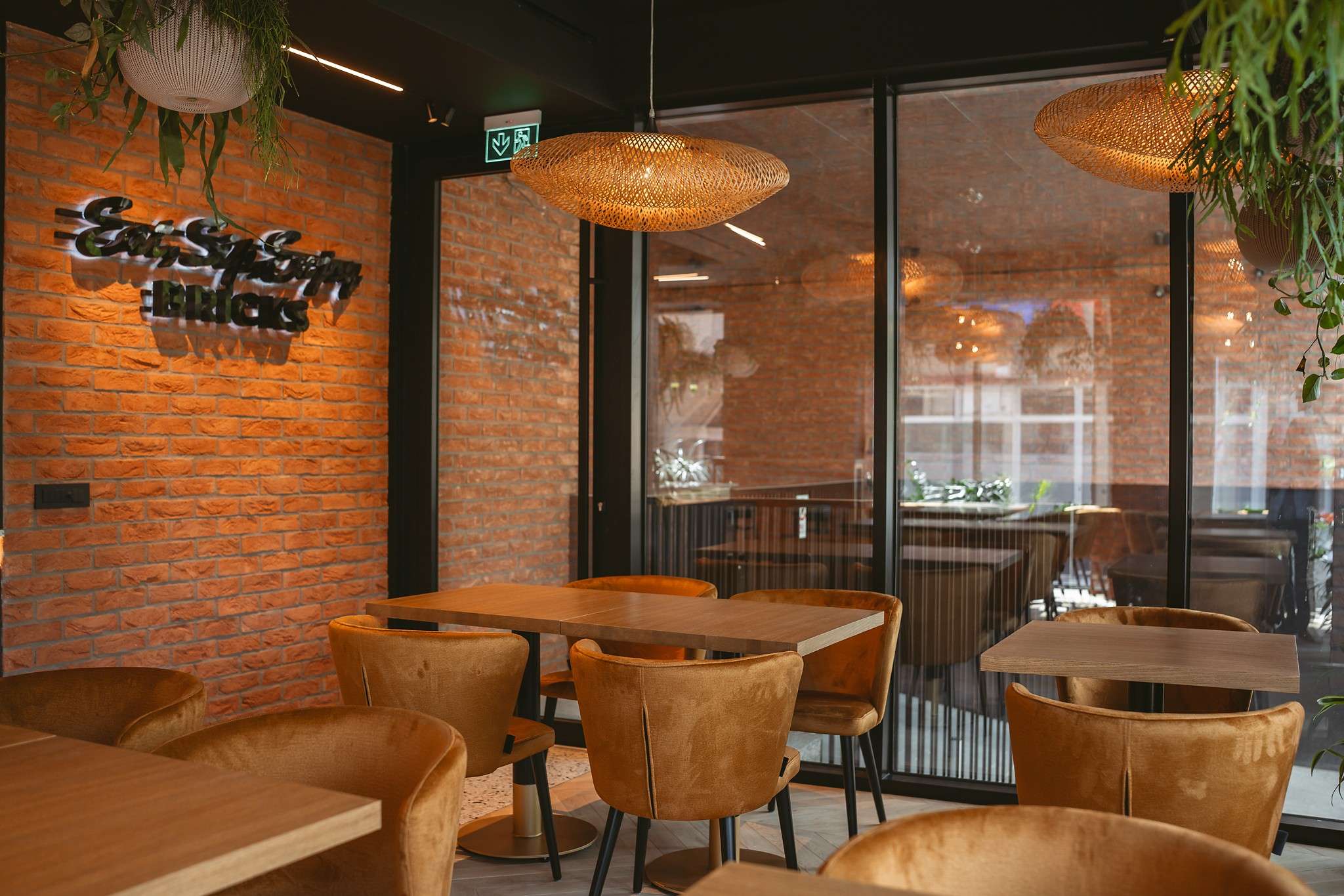 Design interior Bricks - A Culinary Oasis in the Heart of the City Oradea România Davidsign - 4